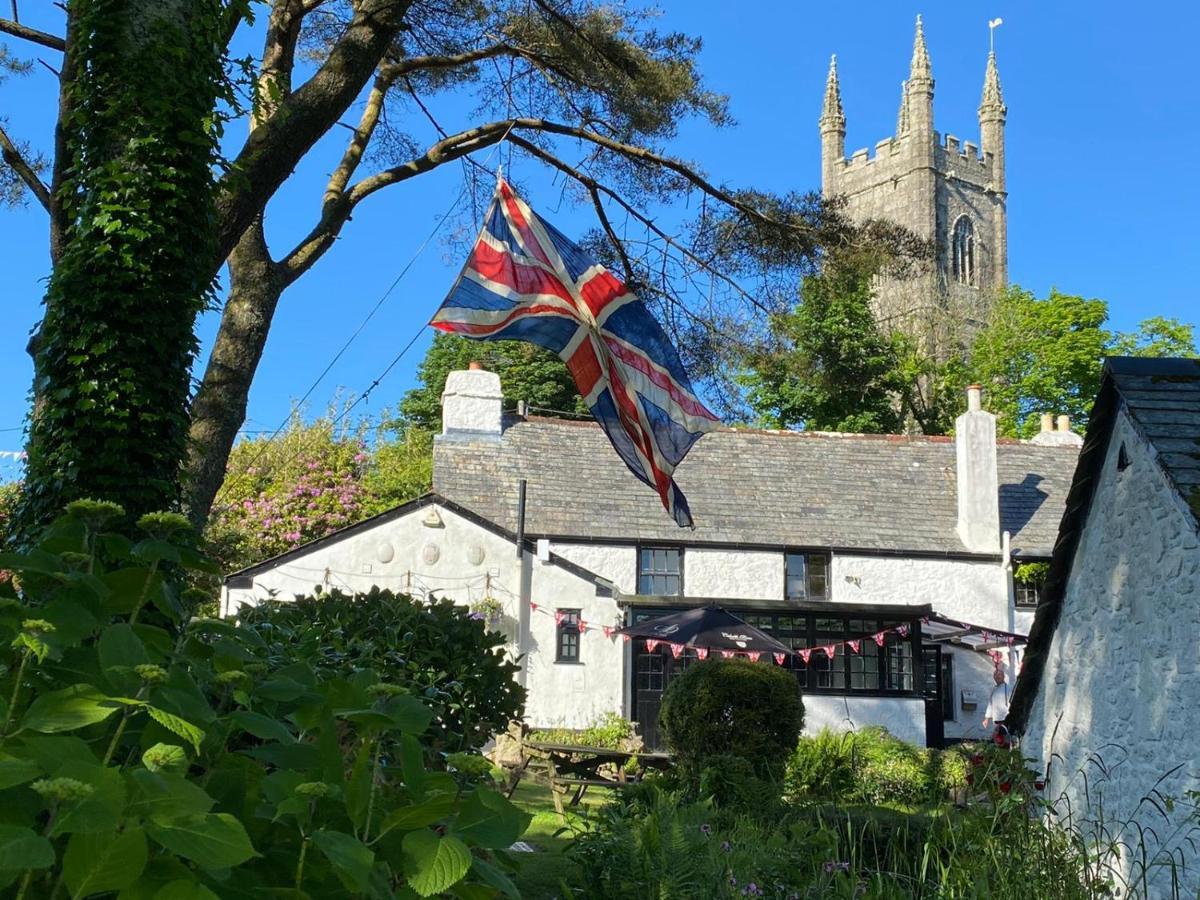 The Crown Inn Lanlivery Kültér fotó